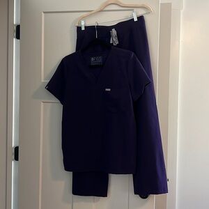 Women’s  figs scrubs